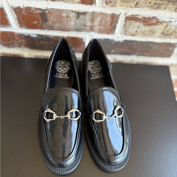 Vince Camuto Elpia Black Patent Leather Loafers Silver Chain Size 8 NWOT - Picture 2 of 14